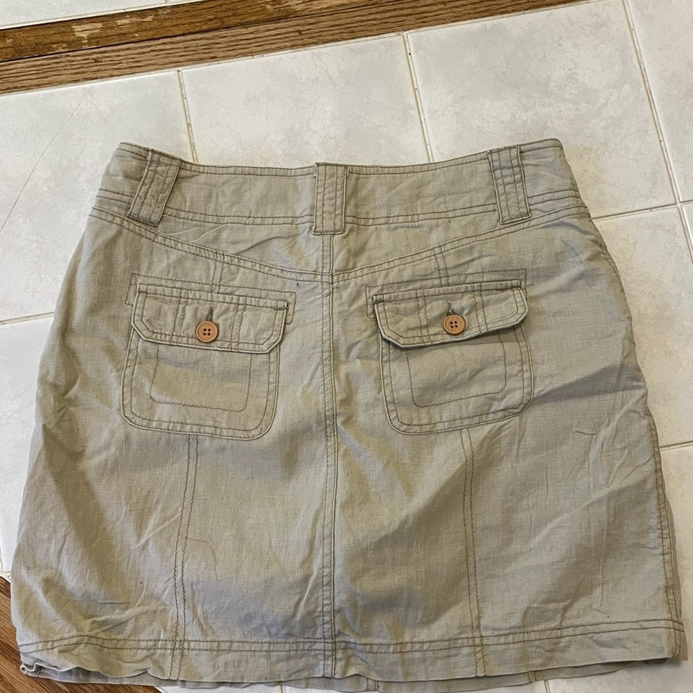 Tan khaki Skort with‎ Pockets perfect for summer - Picture 2 of 6